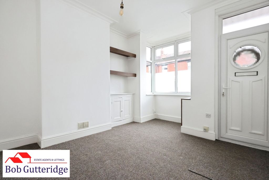 Property photo 2 of 15 Bay Fronted Lounge