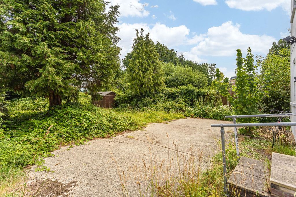 Property photo 3 of 23