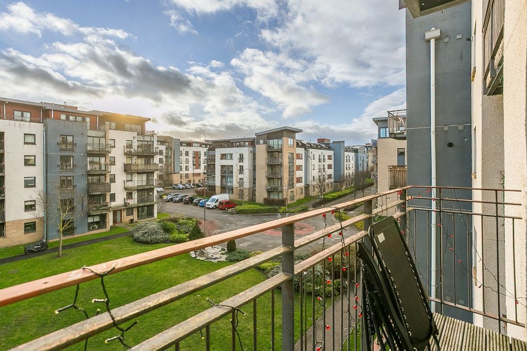 Property photo 2 of 23