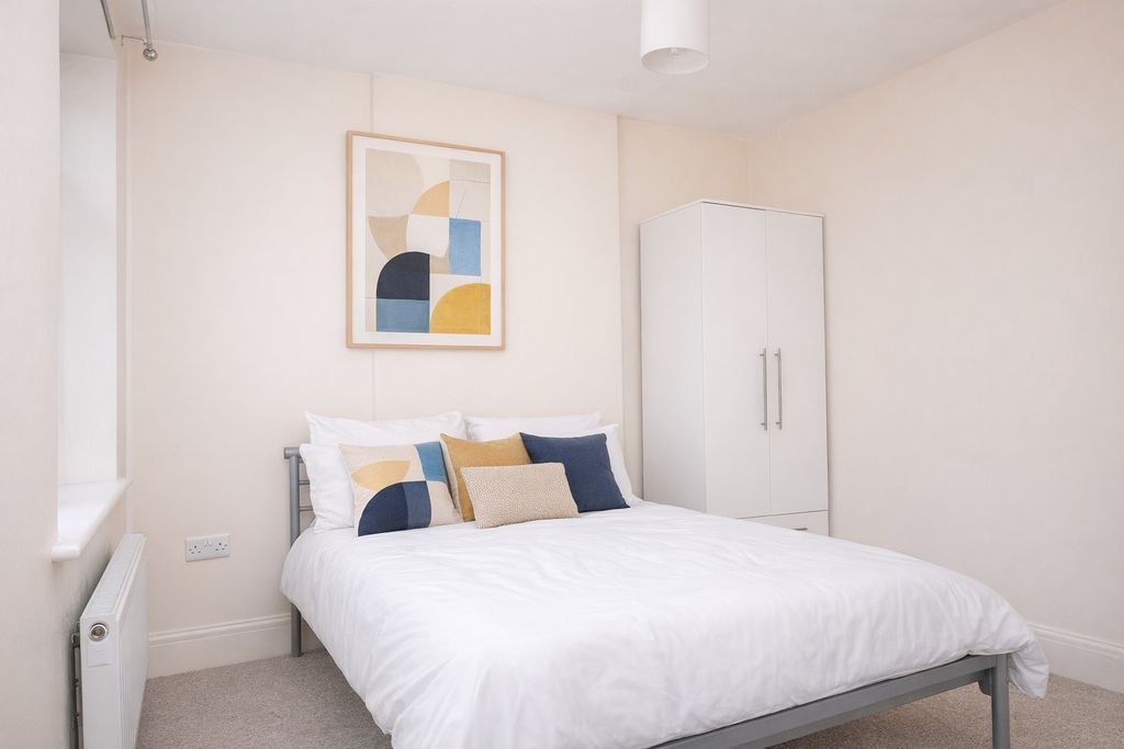 Property photo 1 of 10 Bedroom 5