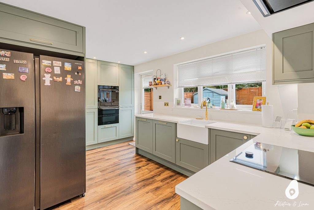 Property photo 2 of 25 5572523