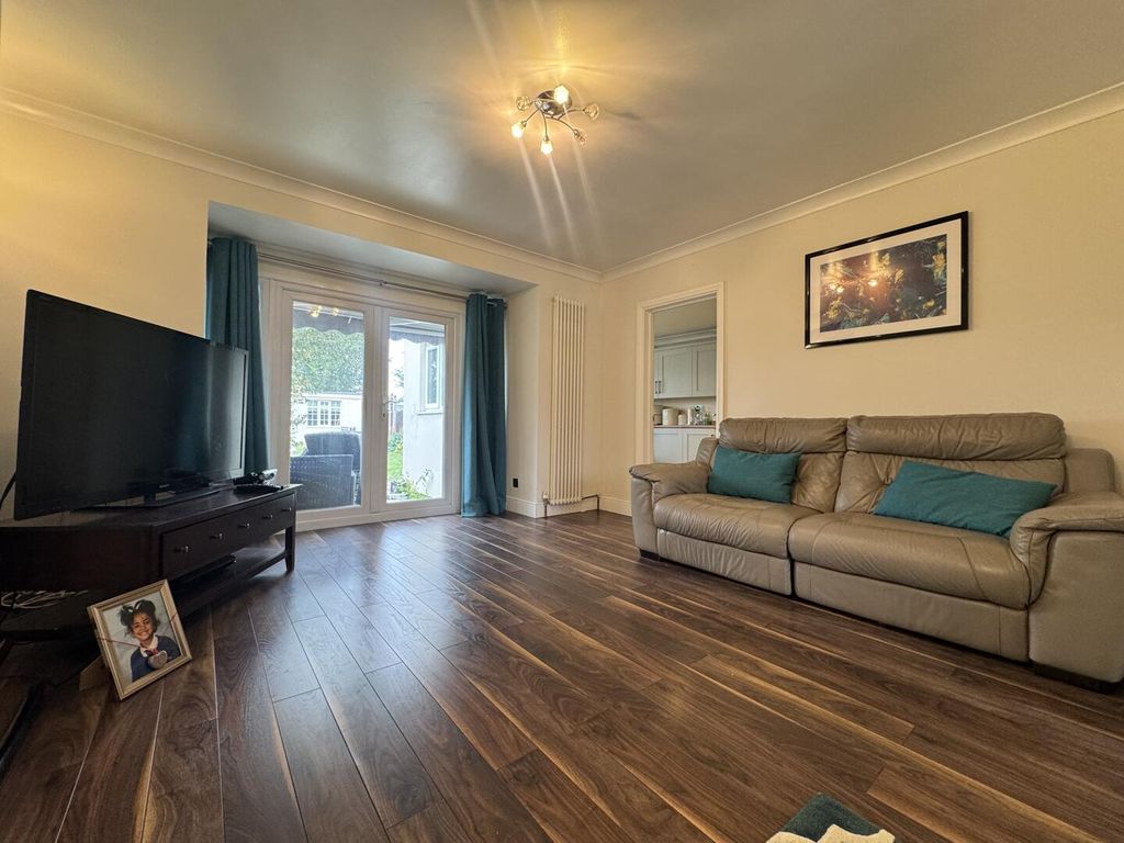 Additional image 6 of 3 bed semi-detached house for saleGordon Road, Grays RM16
