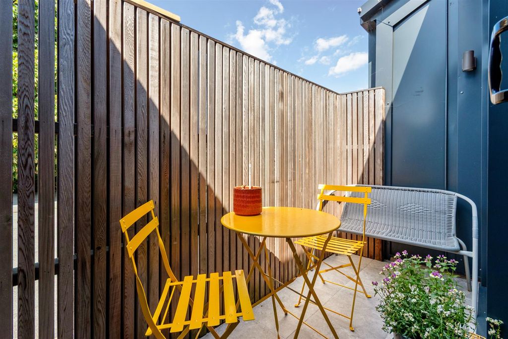 Property photo 2 of 11 Private Terrace