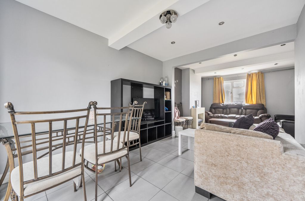 Property photo 3 of 21 1409828-12-698B2c...