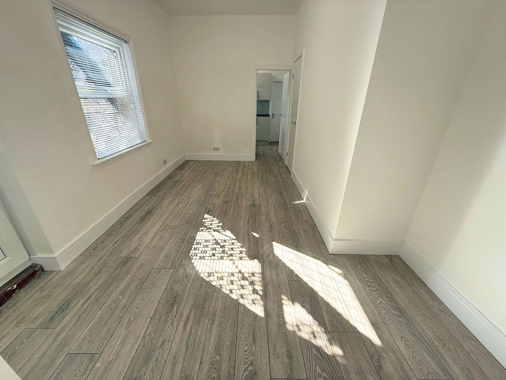 Property photo 3 of 10 Living Room