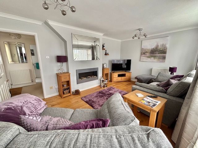 Property photo 2 of 22 Sitting Room