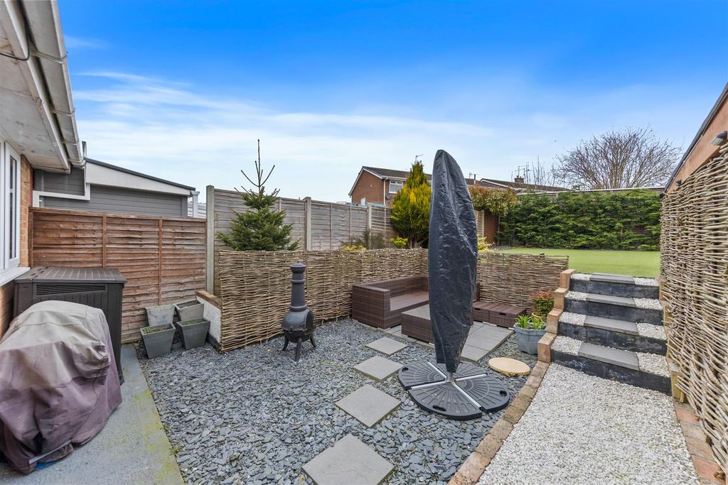 Property photo 2 of 27 Garden