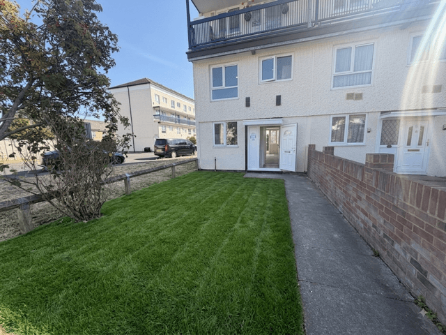 Property photo 1 of 9 3 Bed Flat To Rent Norman Crescent, Hounslow Tw5