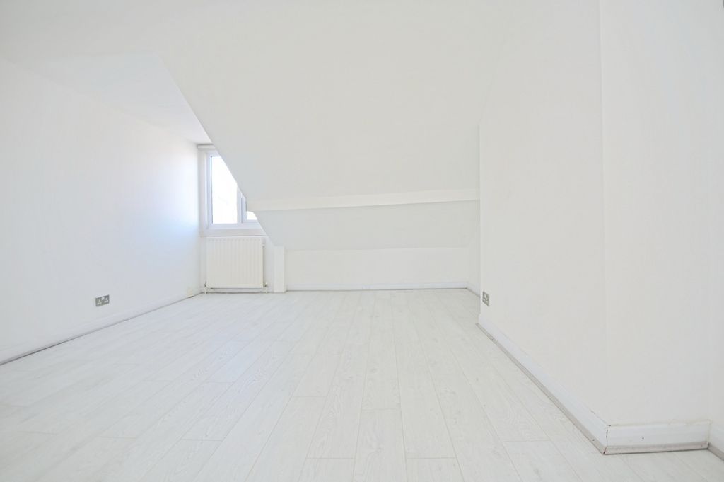 Property photo 3 of 16 Photo