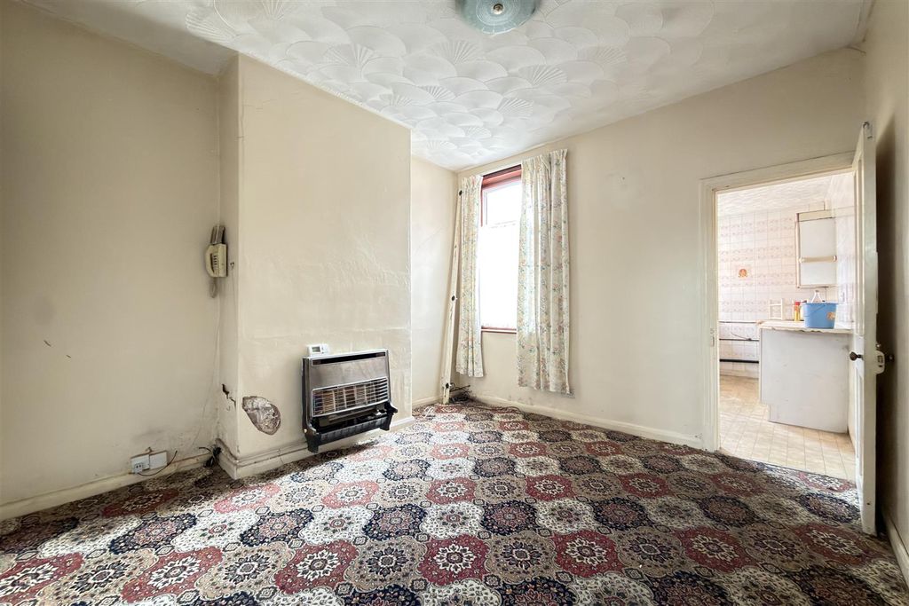 Property photo 2 of 7 Sitting Room