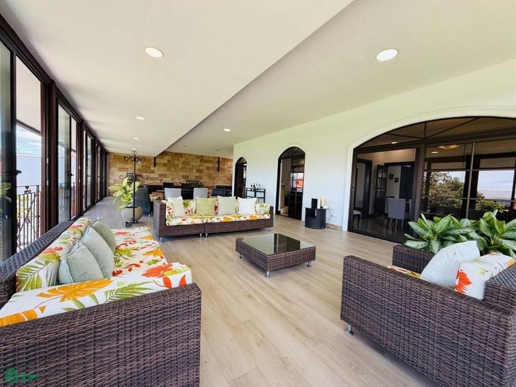 Property photo 3 of 25