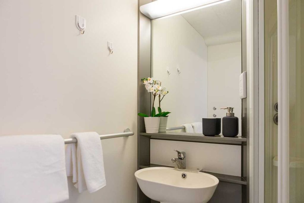 Property photo 2 of 14 Bathroom