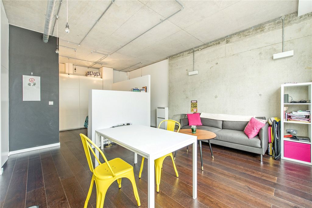 Property photo 3 of 7 Studio