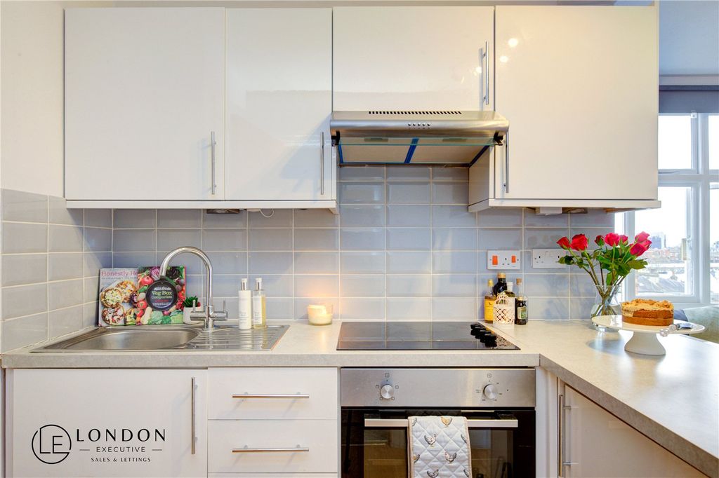 Property photo 3 of 15 Kitchen