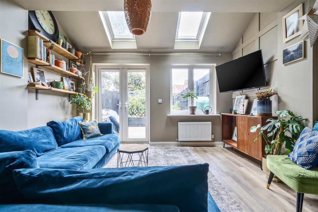 Property photo 3 of 19 Lounge/Diner