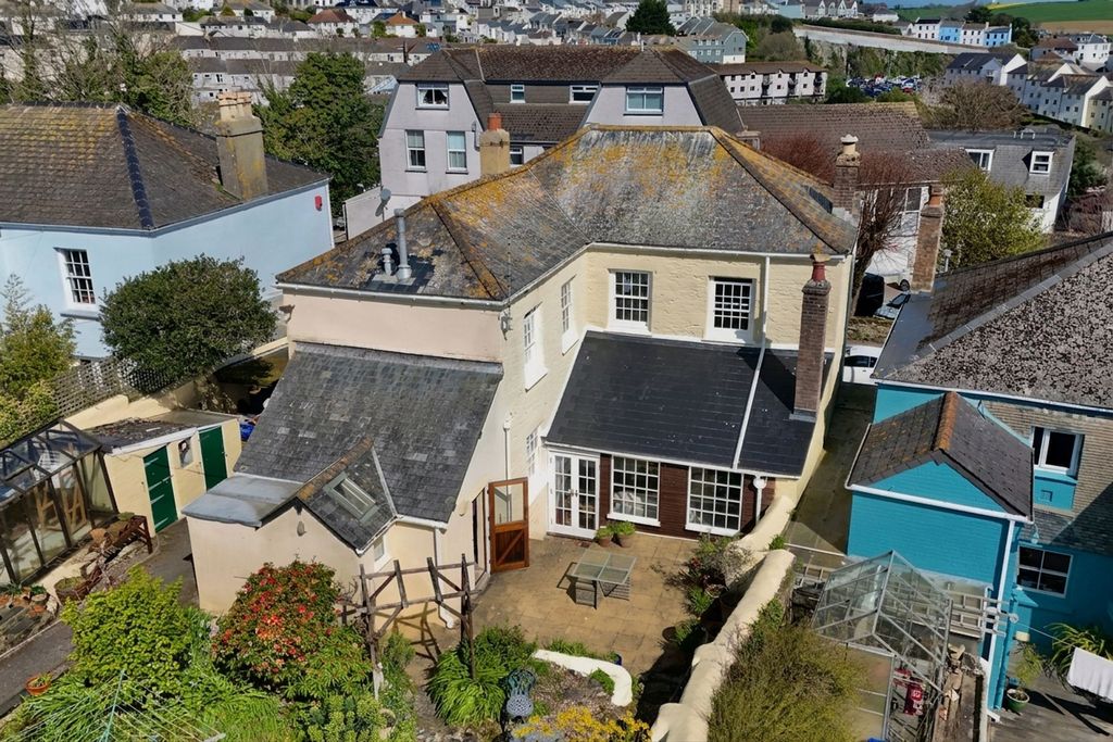 Property photo 2 of 39