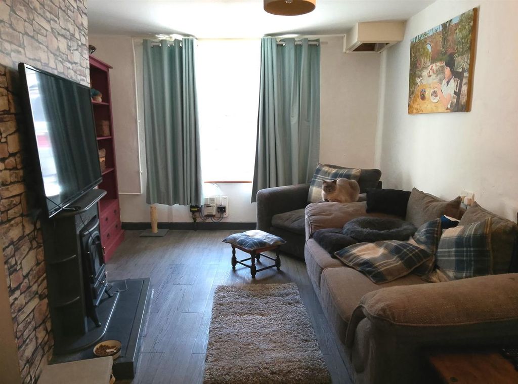 Property photo 2 of 23