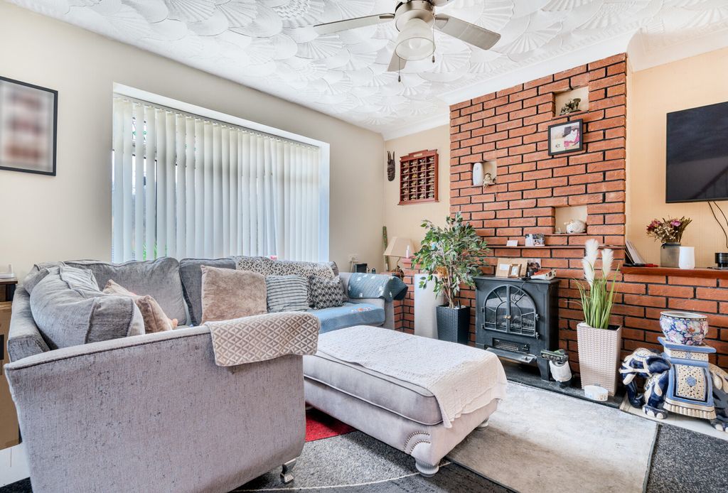 Property photo 2 of 16 1401409-20-696920...