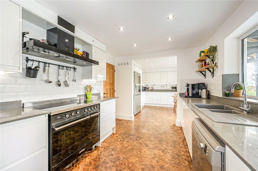 Property photo 2 of 28 Picture No. 37