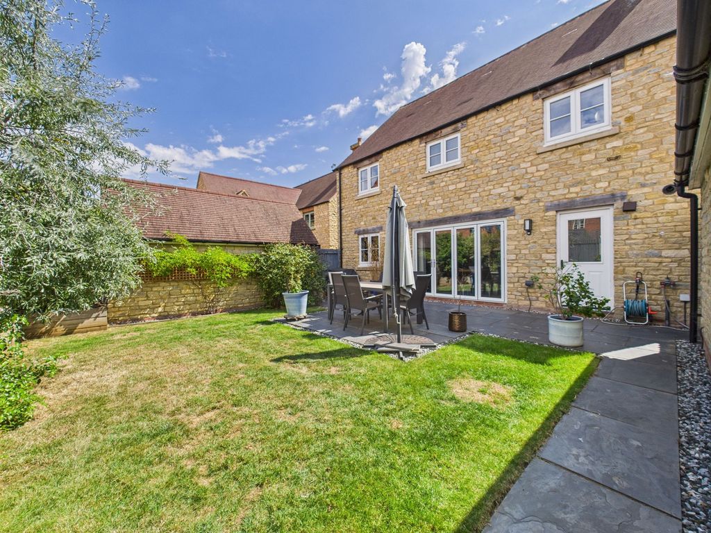 Property photo 2 of 28