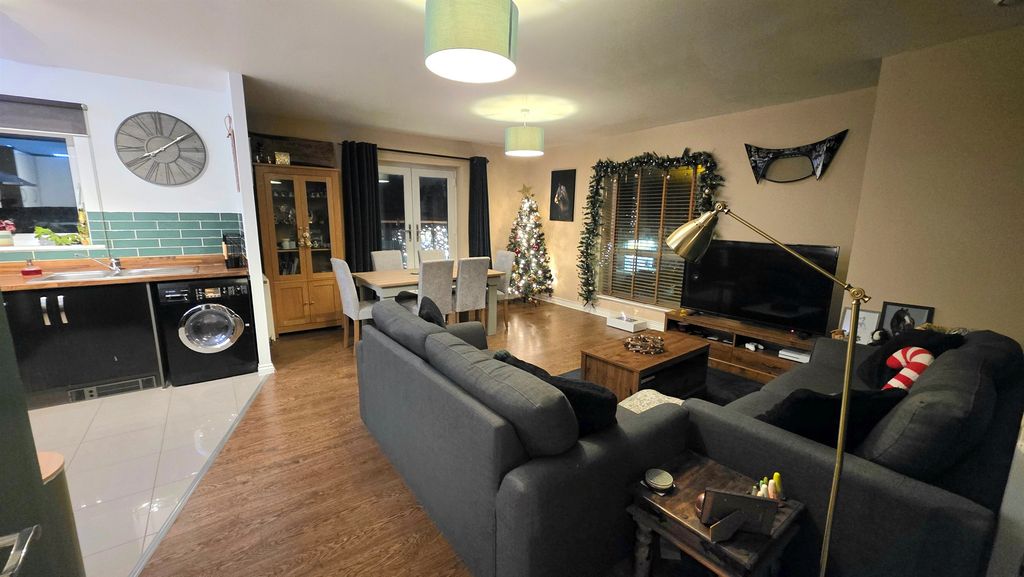 Property photo 2 of 21