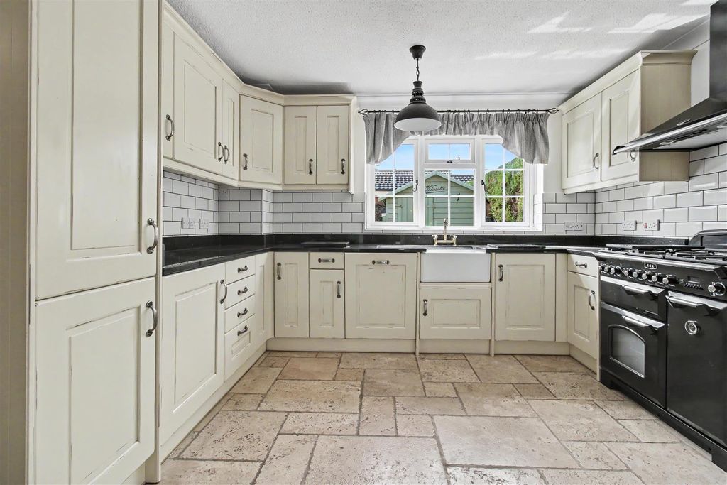 Property photo 3 of 29 Kitchen