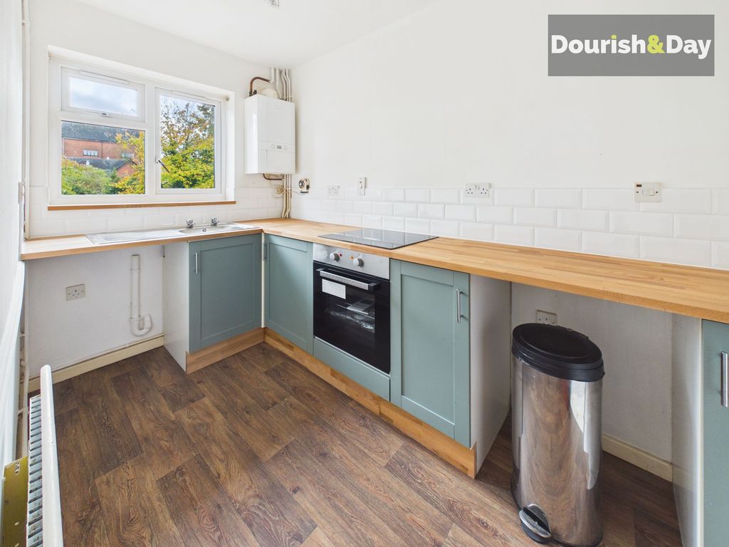 Property photo 1 of 7 Kitchen