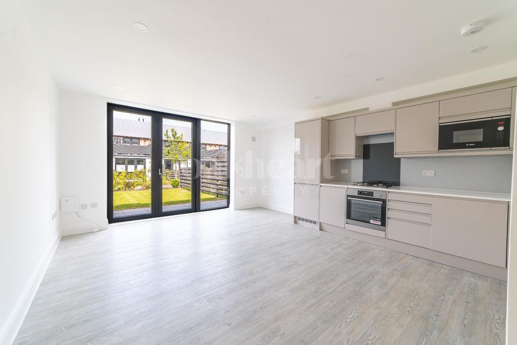 Property photo 2 of 14 Dsc07527-Hdr.Jpg