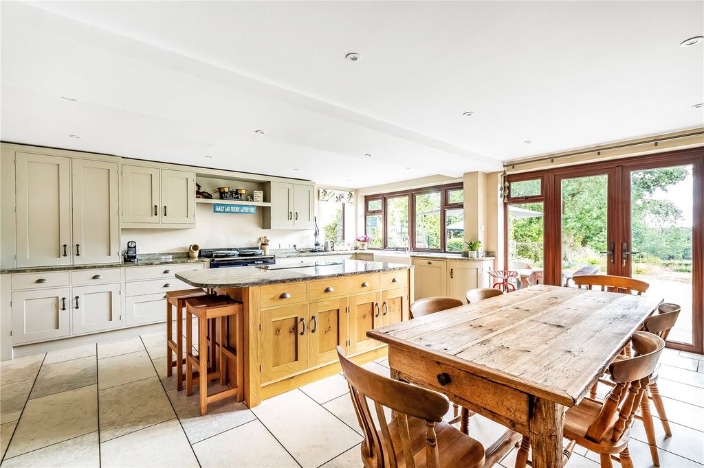 Property photo 2 of 39 Picture No. 20