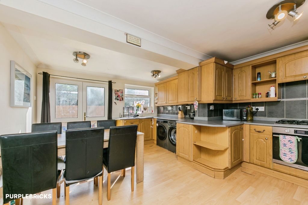 Property photo 3 of 14 Kitchen