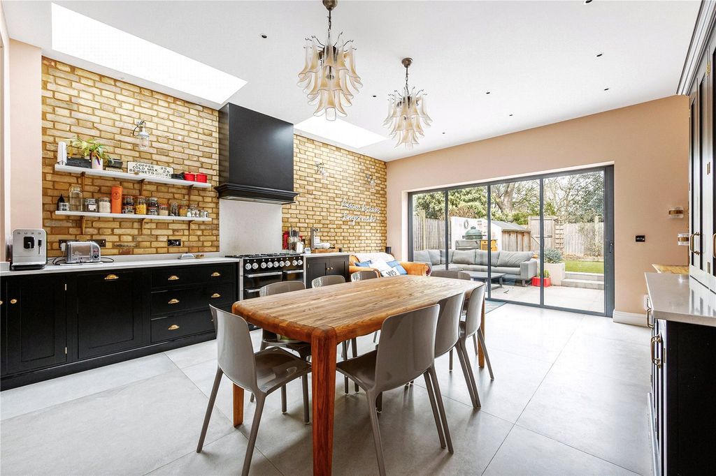 Property photo 2 of 16 Kitchen