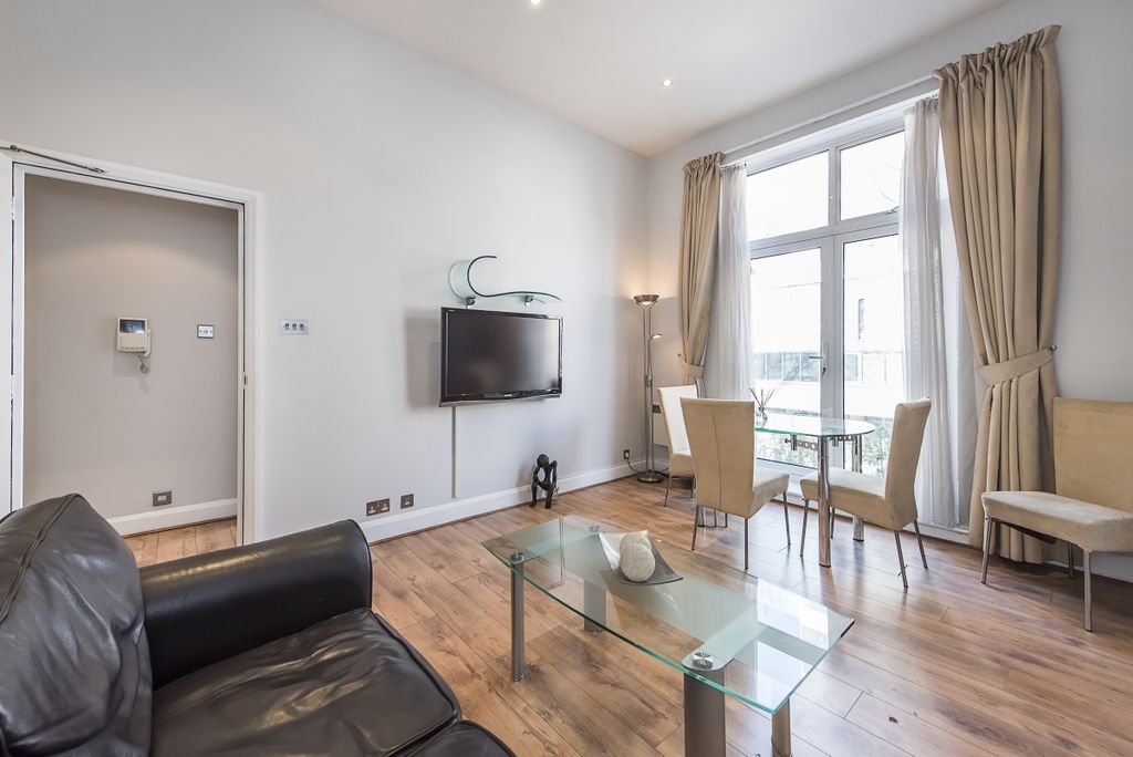 Property photo 3 of 9 Theobalds Road