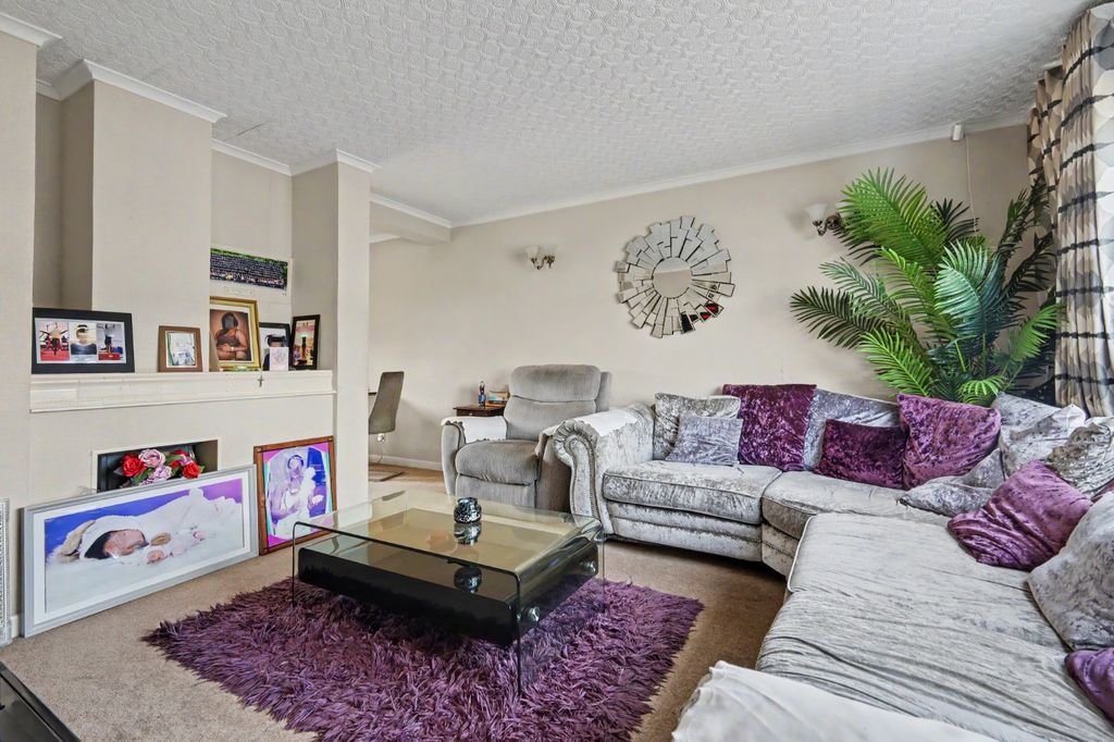 Property photo 2 of 13 5371003