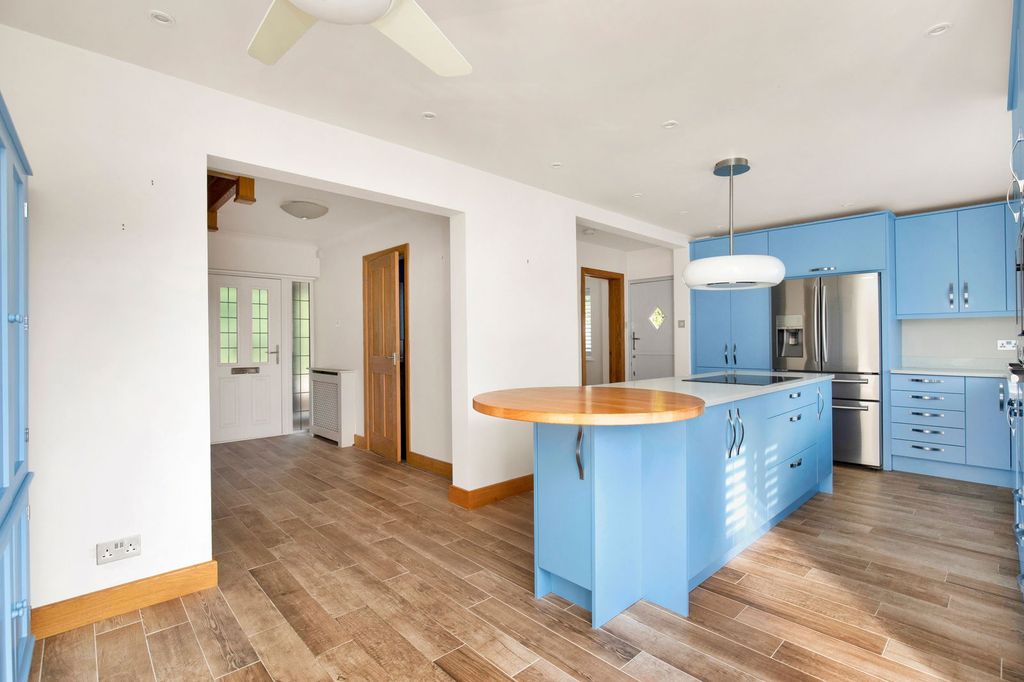 Property photo 3 of 19