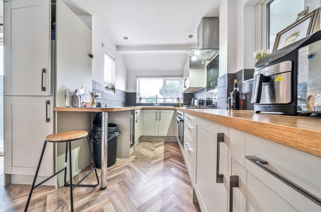 Property photo 3 of 23