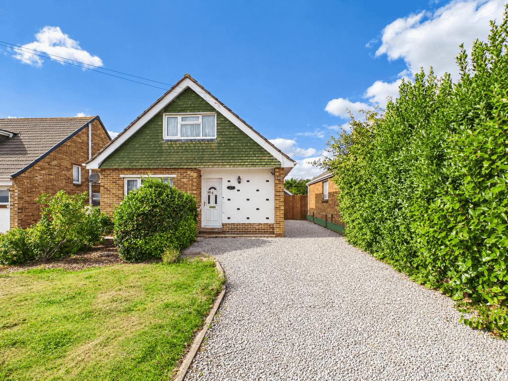 Property photo 1 of 13 3 Bedroom Detached Chalet Bungalow For Sale