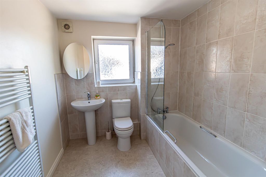 Property photo 3 of 14 Bathroom