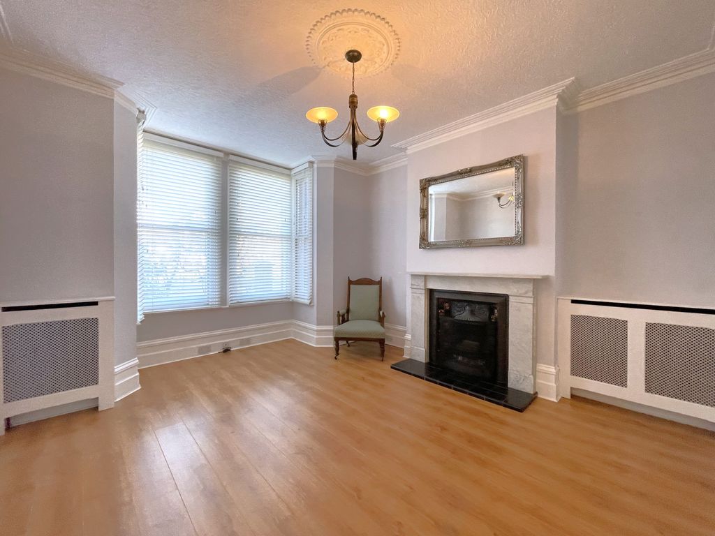 Property photo 2 of 22
