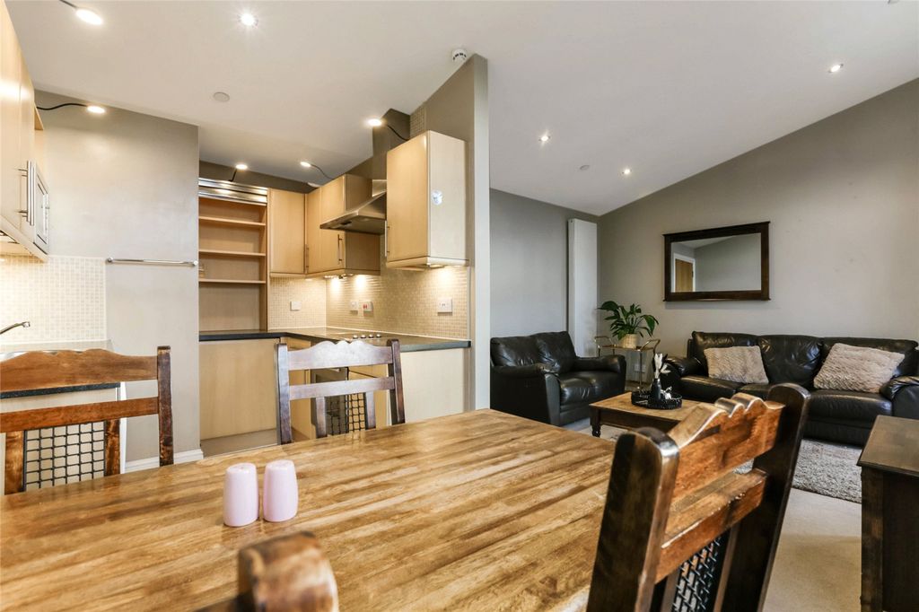 Property photo 3 of 21 Dining/Open Plan