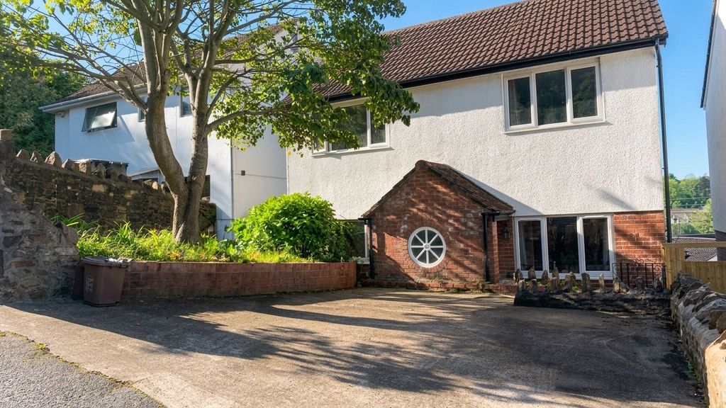 Property photo 1 of 22 Picture No. 29