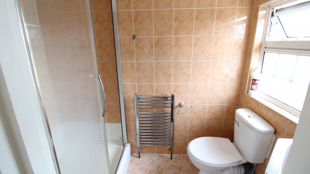 Property photo 2 of 9 En-Suite