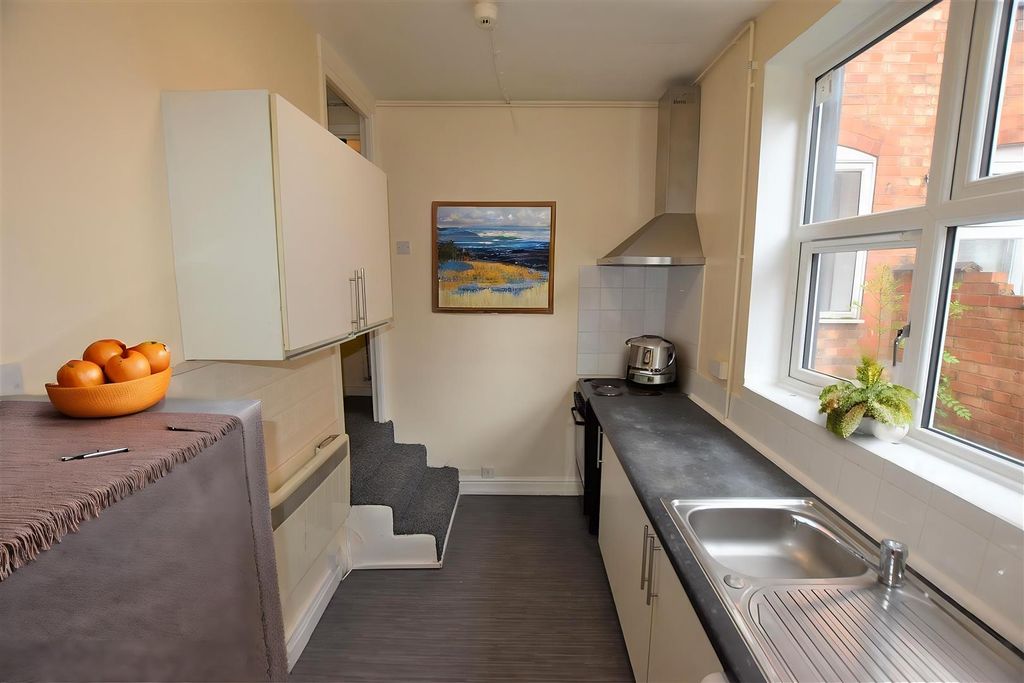 Property photo 2 of 8 Rsllgueh37Zwvsh02_Wokitky0O - Kitchen - Standard - 2.Jpg