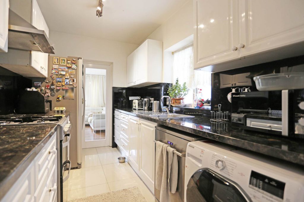 Property photo 2 of 23