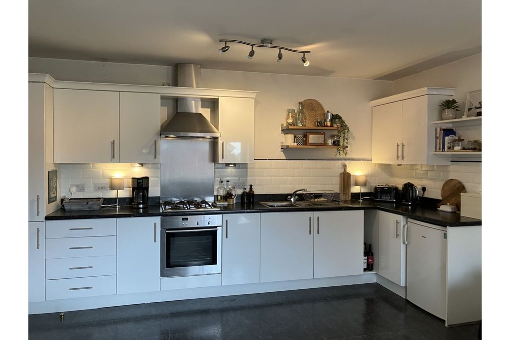 Property photo 2 of 19 Kitchen