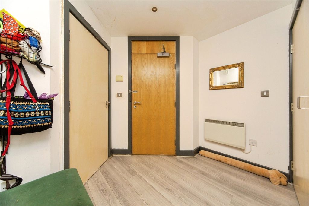 Property photo 3 of 22 Picture No. 05