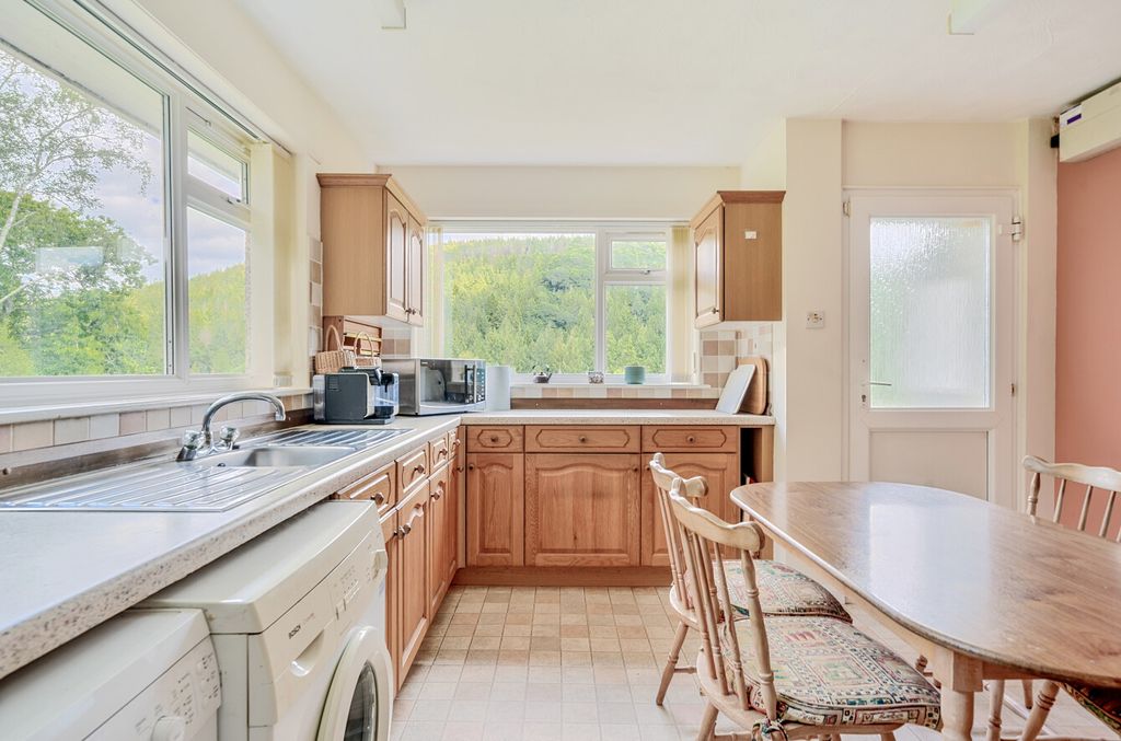 Property photo 3 of 17 3 - 1303254-11-683E04...