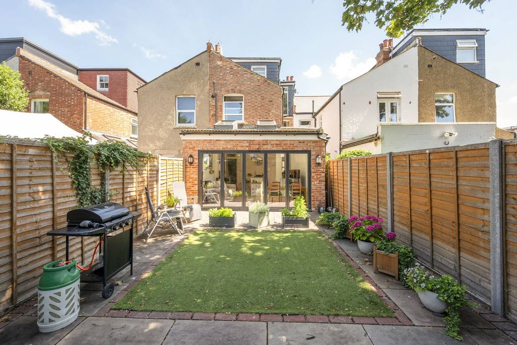 Property photo 1 of 11