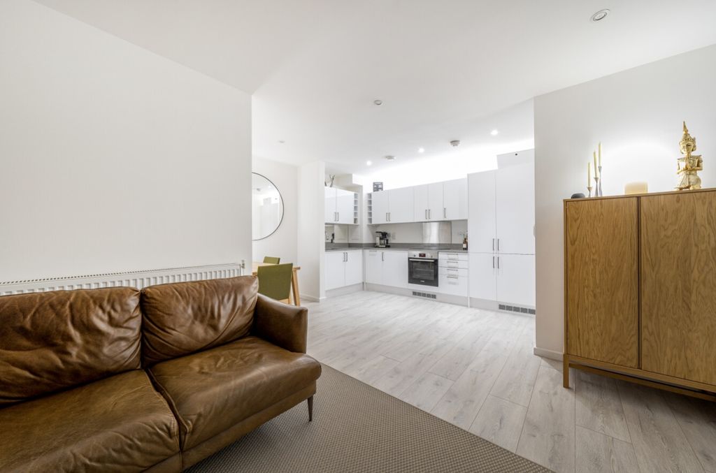 Property photo 1 of 17 1332573-10-6889E46064c6c