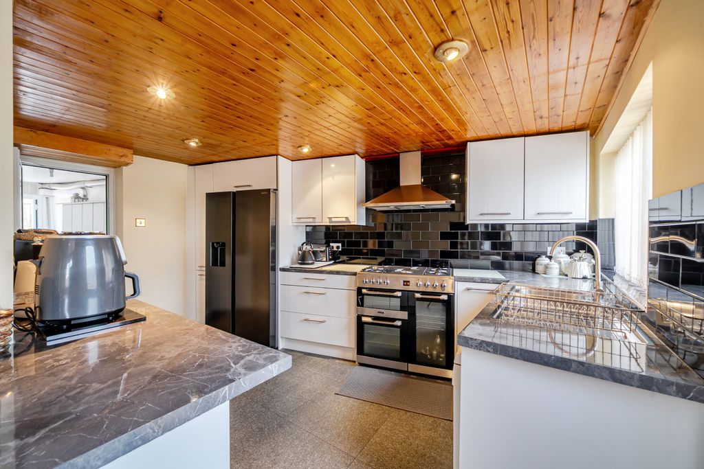 Property photo 2 of 42 1480669-14-6A3409...