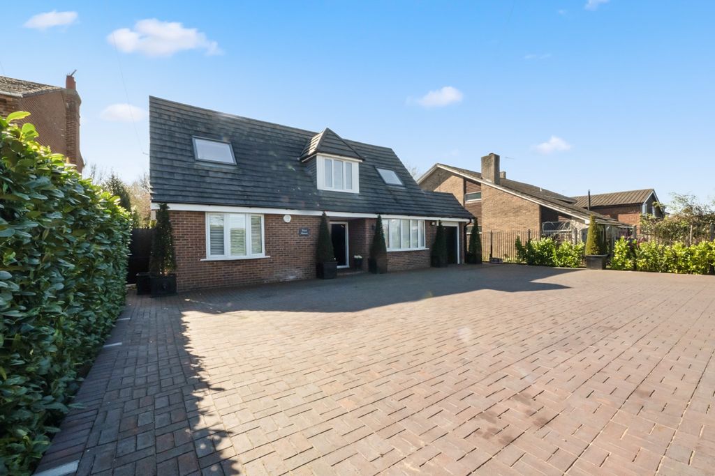 Property photo 1 of 32 4998350
